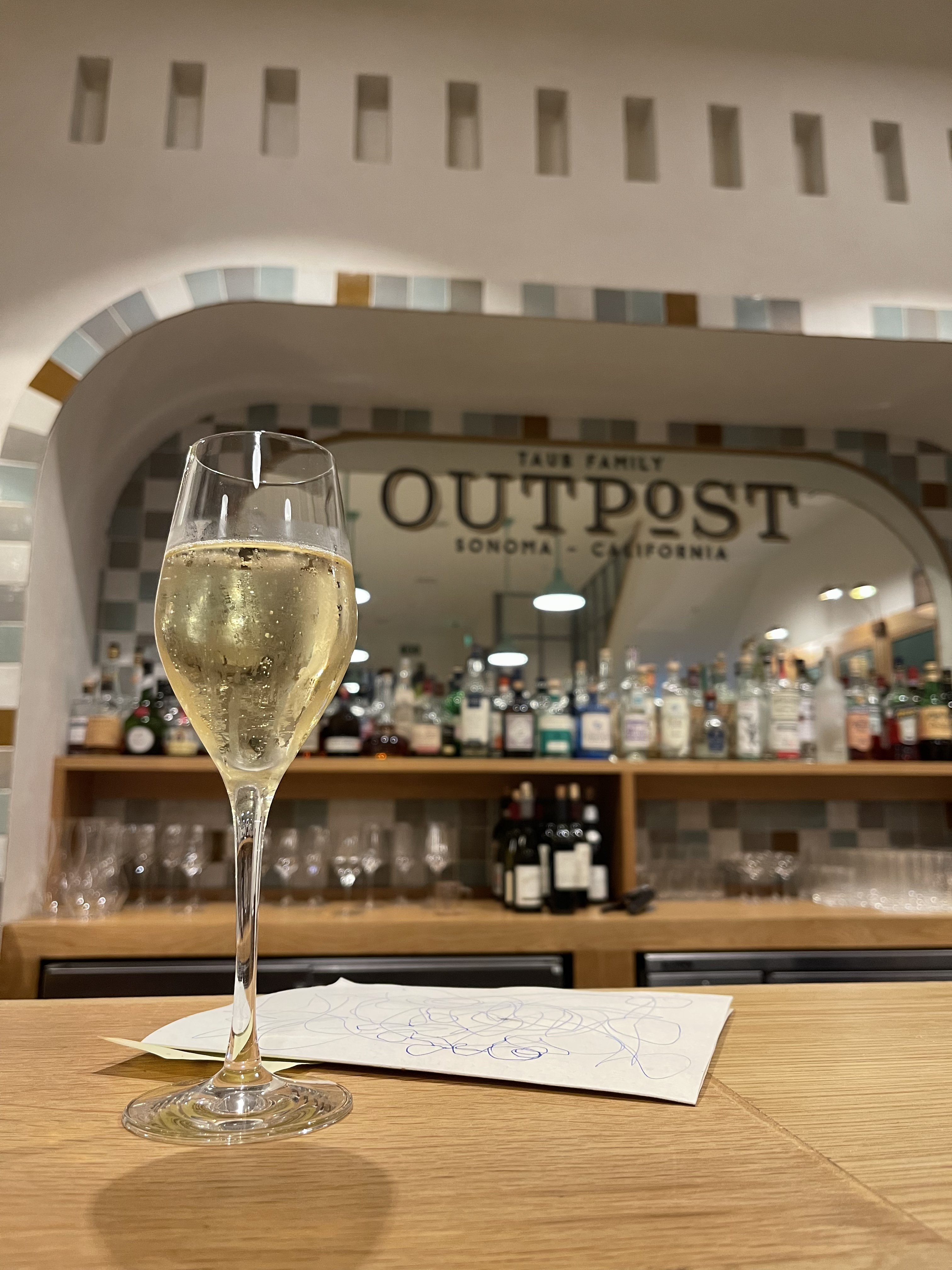 Čaša penušavog vina — trenutak svadbene zdravice