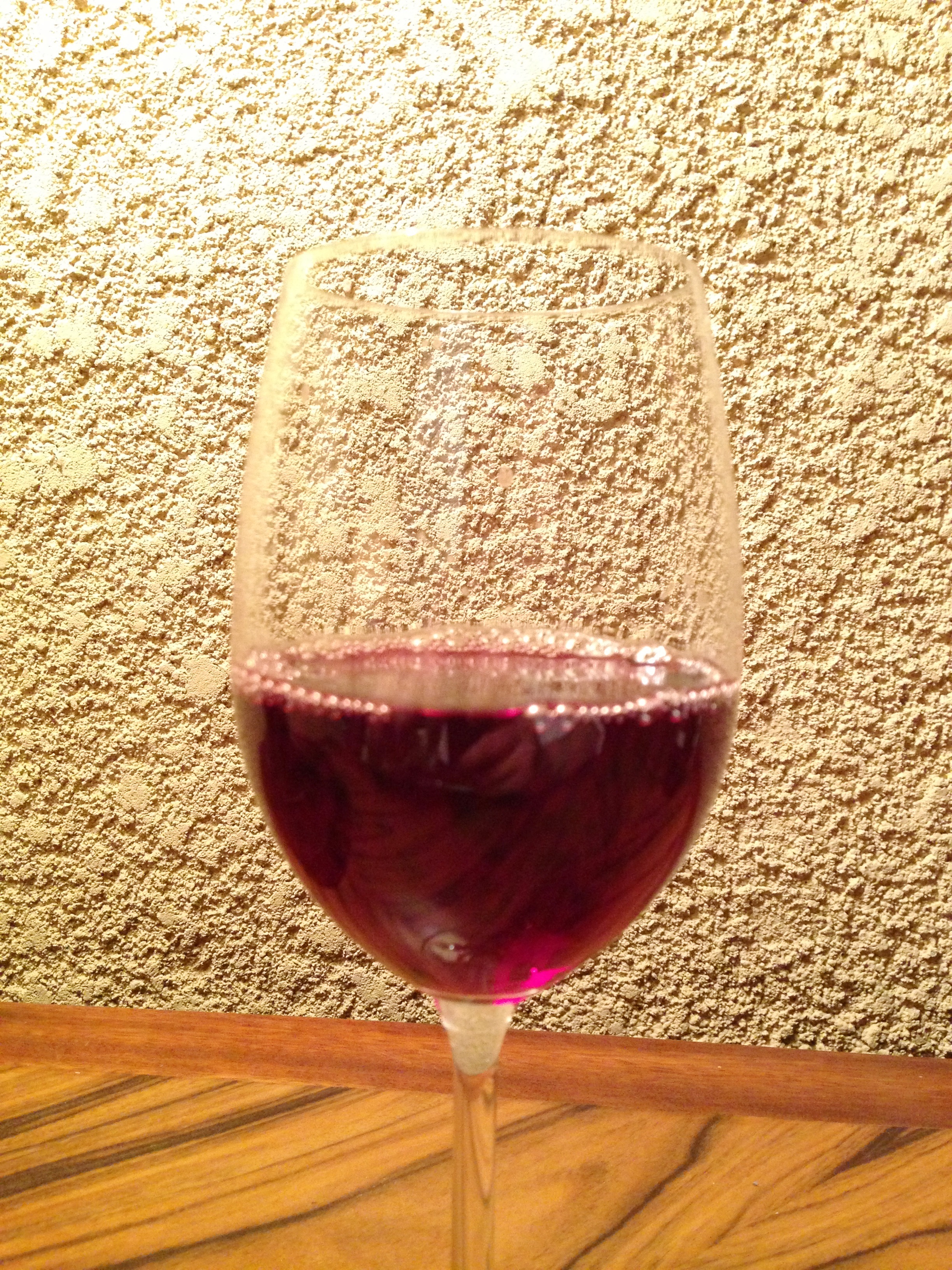 Čaša crvenog bordoškog vina - klareta