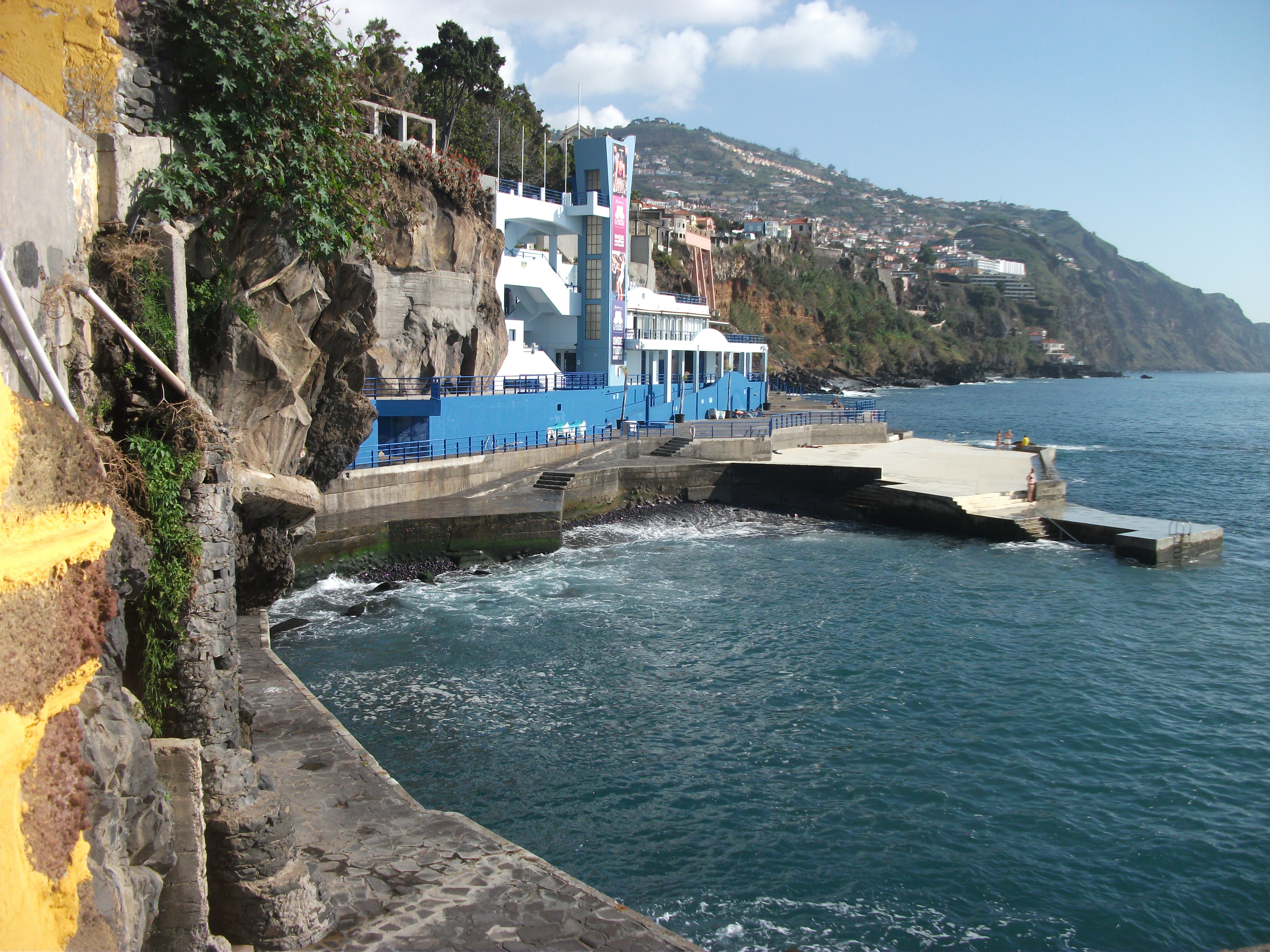 Madeira — vulkansko ostrvo poznato po slatkim fortifikovanim vinima od malvazije